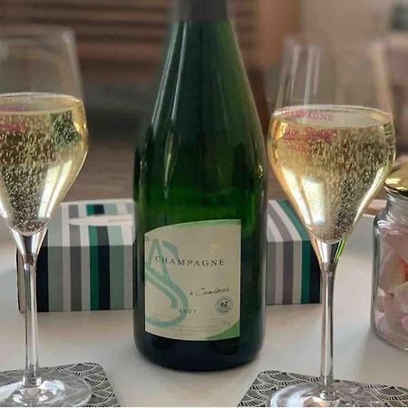 Dom Perignon , Au Coeur Du Centre-Ville D'Epernay Bagian luar foto
